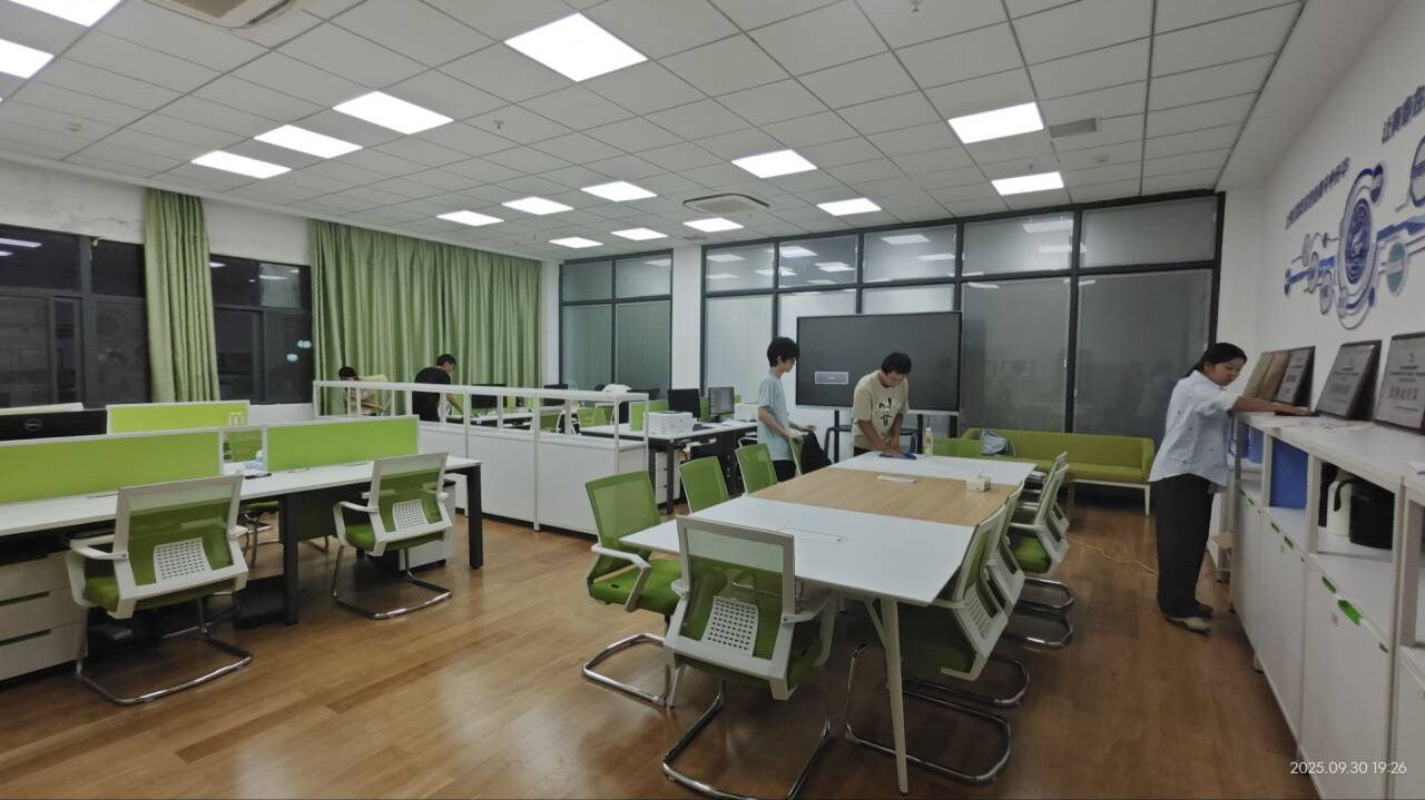 校团委（创新创业学院）开展国庆前安全排查及卫生清扫工作